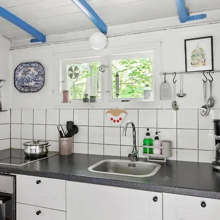 4802-ronne-stampen-vej-2-hus-11 Holiday home *